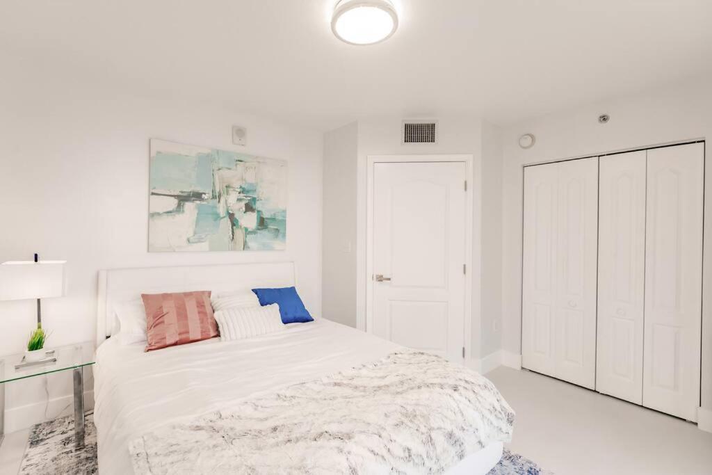 Upscale Brickell 3 Bedroom With Water Views And Free Parking Miami Eksteriør bilde