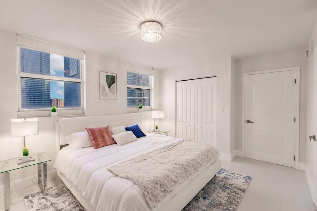 Upscale Brickell 3 Bedroom With Water Views And Free Parking Miami Eksteriør bilde