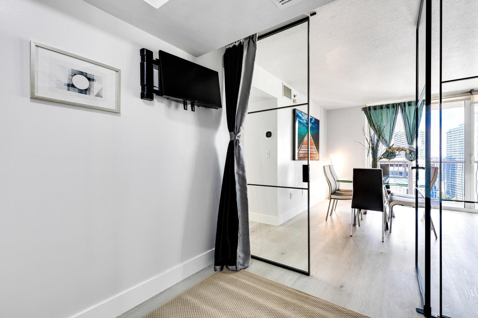 Upscale Brickell 3 Bedroom With Water Views And Free Parking Miami Eksteriør bilde