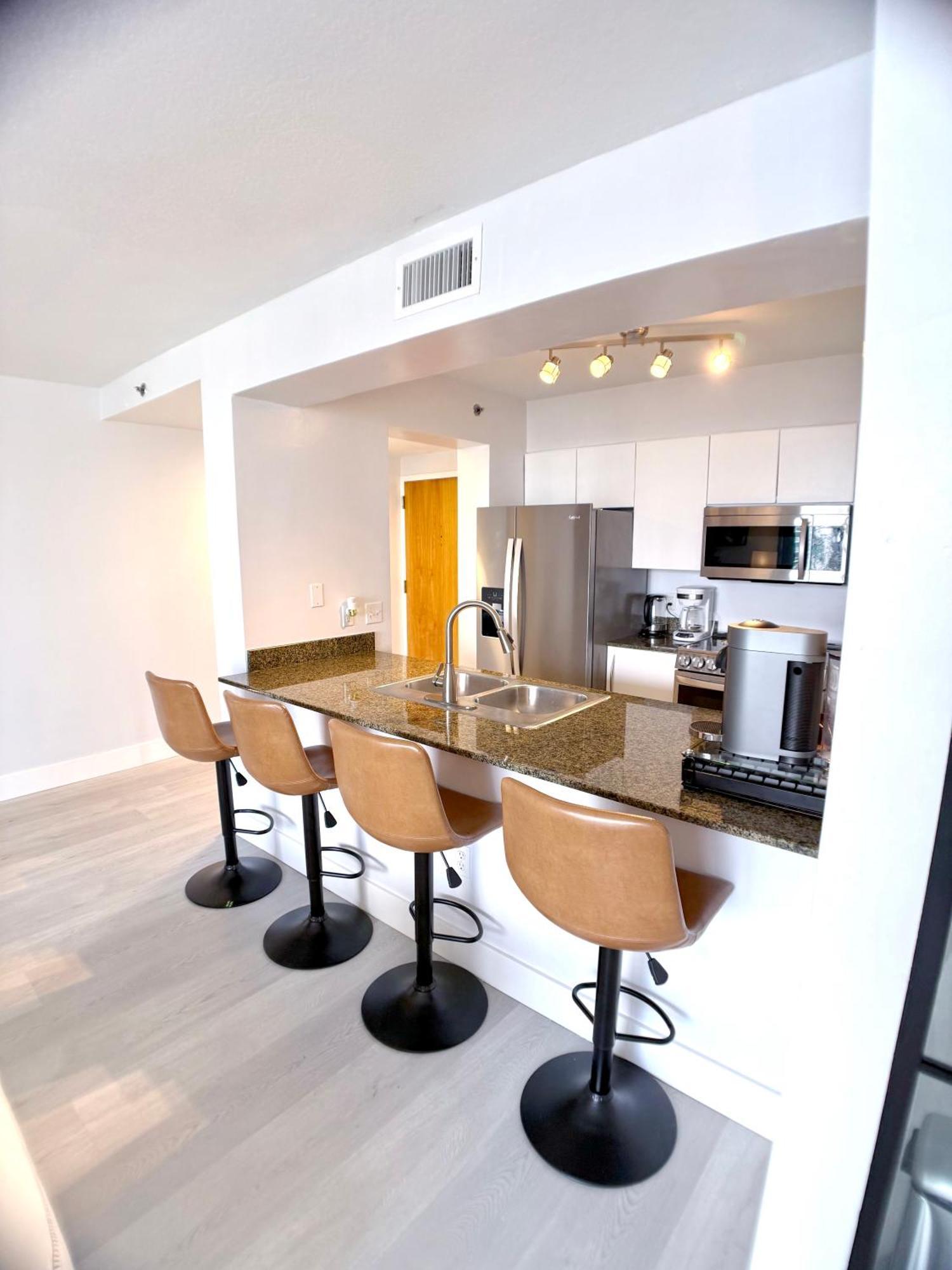 Upscale Brickell 3 Bedroom With Water Views And Free Parking Miami Eksteriør bilde