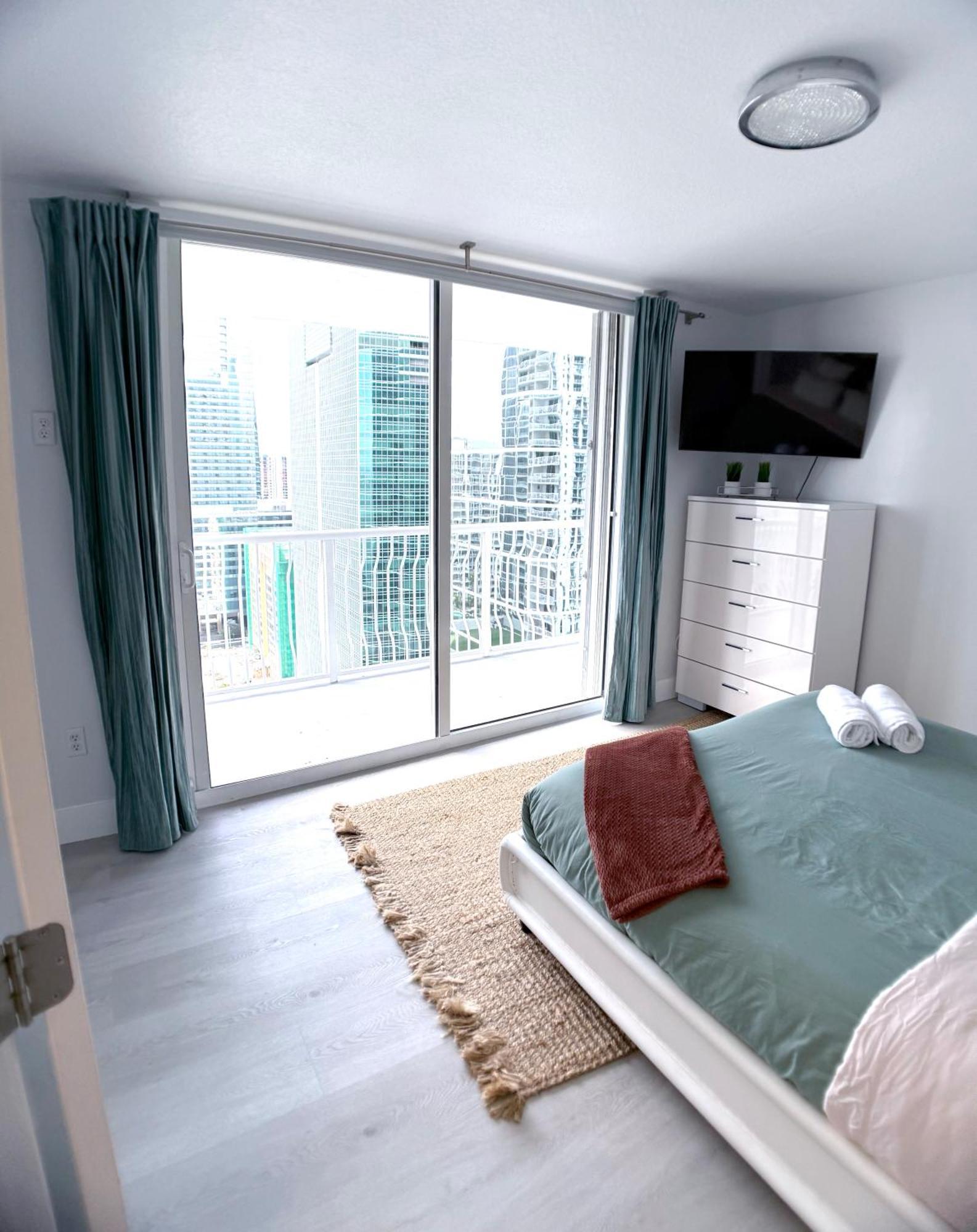 Upscale Brickell 3 Bedroom With Water Views And Free Parking Miami Eksteriør bilde